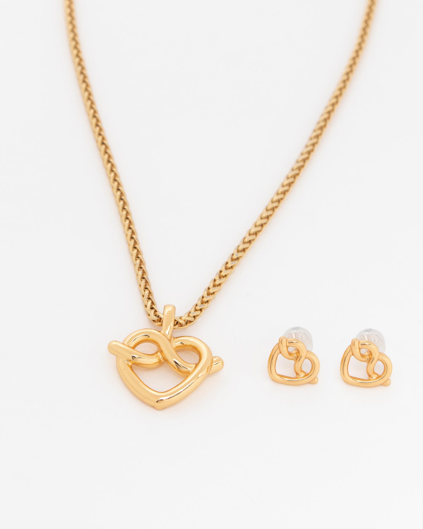 Set Collar + Aretes Corazón Lazo